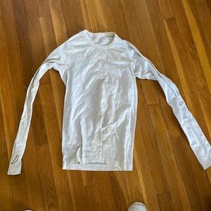 Lulu lemon long sleeve no stains or rips